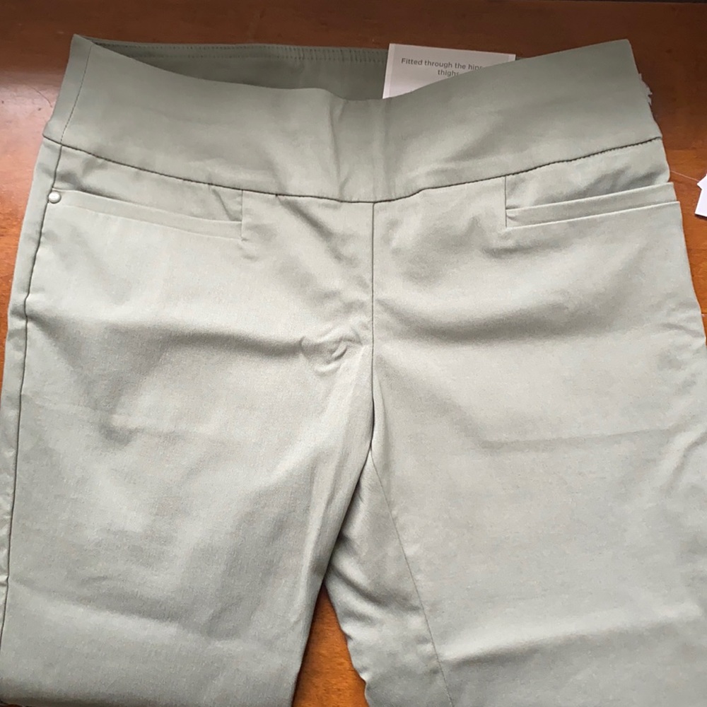 C&B mid rise jade green capris. 4 petite